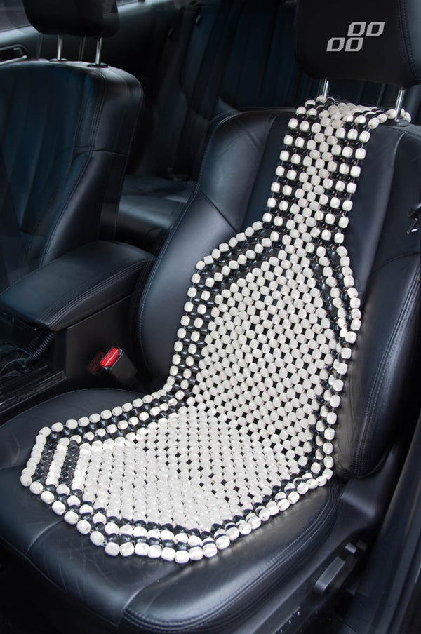 Husa auto cu bile de masaj din lemn (alb cu negru)